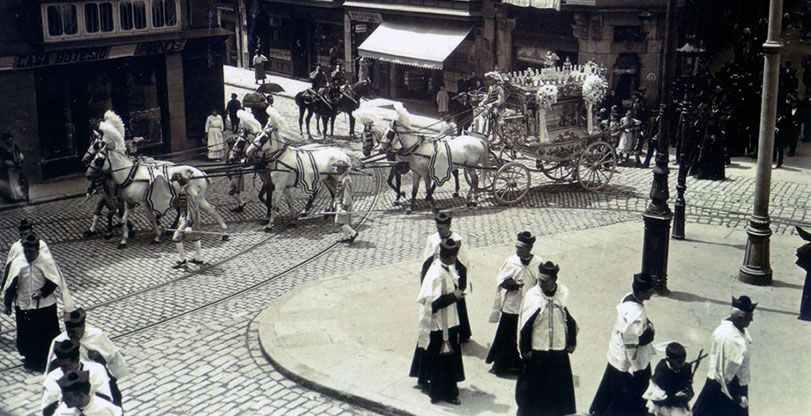 Ritos funerarios y costumbres